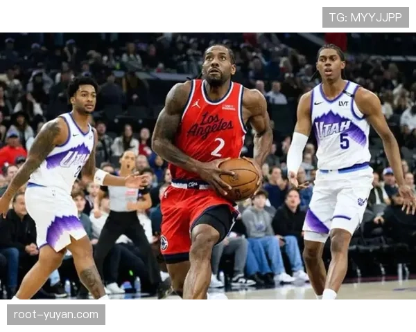 快船伦纳德连续45场得分20+ 创队史纪录但脚踝伤势提前退场